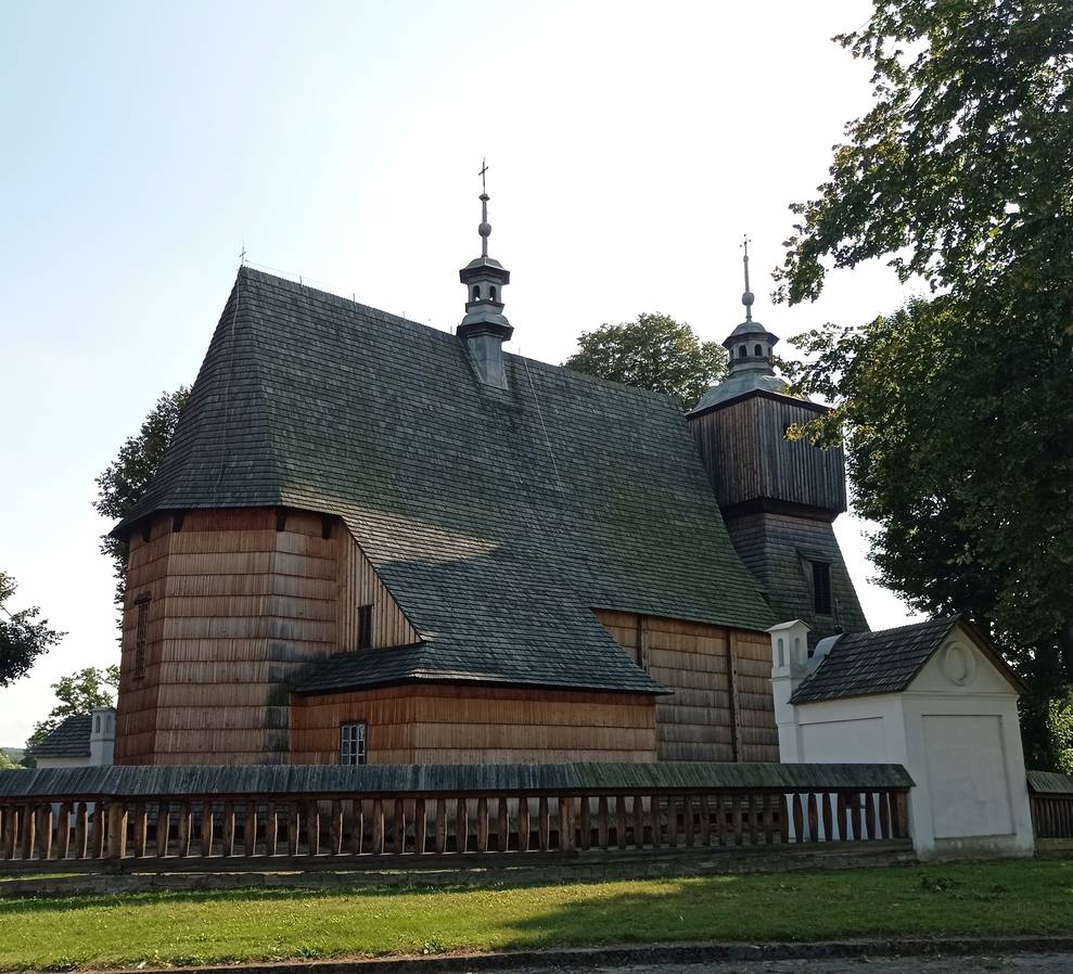 Kościół Wszystkich Świętych w Bliznem fot. J.Reczek
